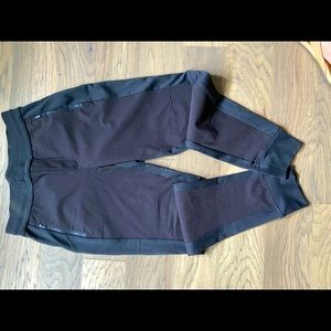 Athleta Black Headlands Hybrid Text Jogger size 6 black